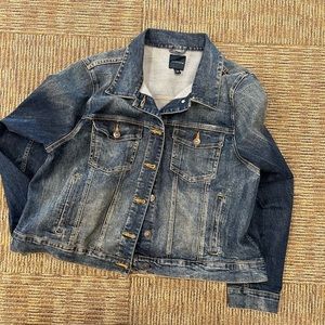 Cropped denim jacket